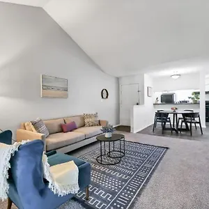 Beautiful 2br With Gym And Balcony Apartment